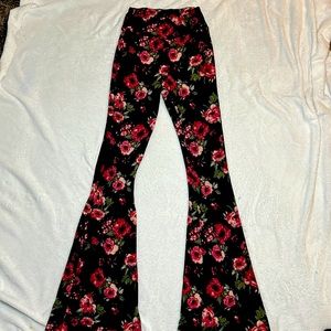 Flower bell bottom leggings